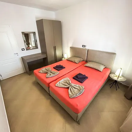 Location, Two Bedrooms 973 イン