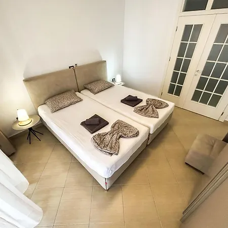 Location, Two Bedrooms 973 Estalagem