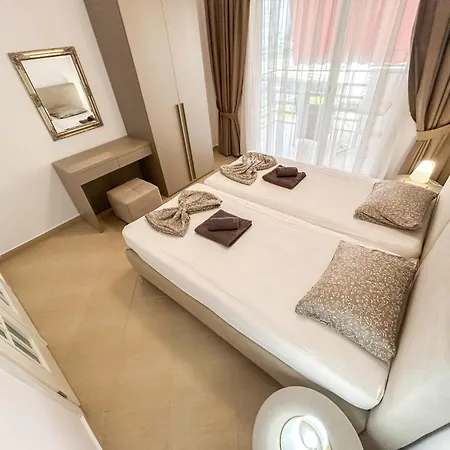 イン Location, Two Bedrooms 973