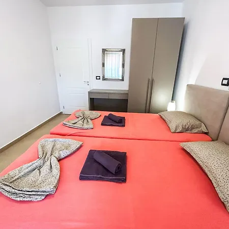 Location, Two Bedrooms 973 イン ゴーレム