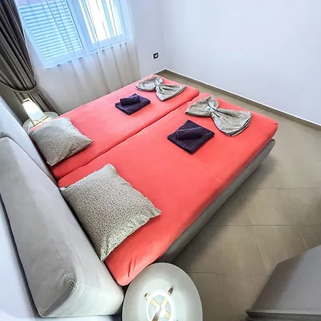 Location, Two Bedrooms 973 イン ゴーレム
