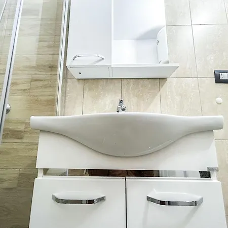 Estalagem Location, Two Bedrooms 973 Golem (Tirana)