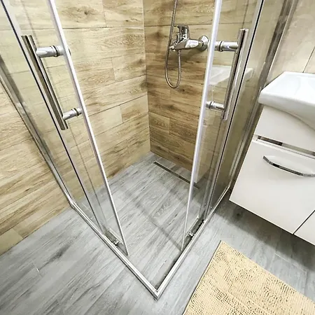 Estalagem Location, Two Bedrooms 973 Golem (Tirana)