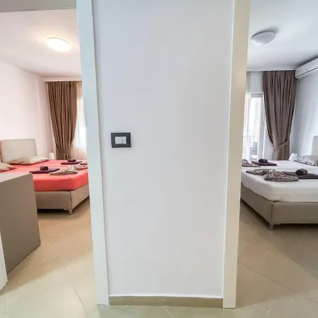 Location, Two Bedrooms 973 ゴーレム